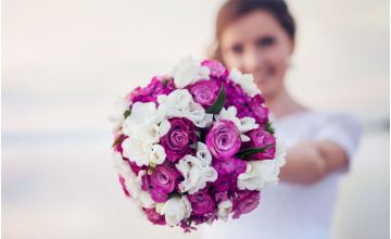 Why Brides Always Carry Bouquets of Flower at Their Weddings?